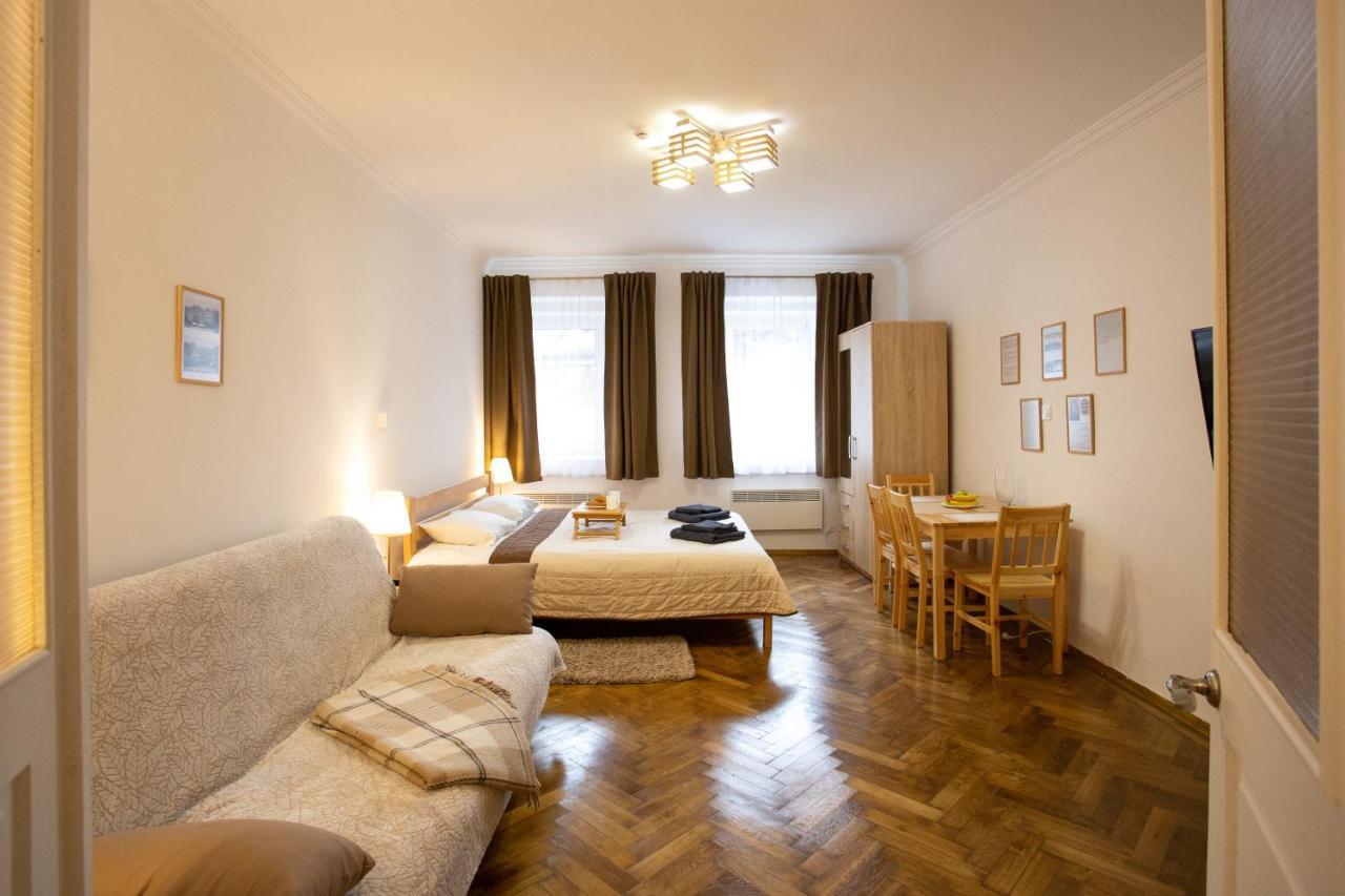 Peaceful Studio On Rynok Square Lviv Buitenkant foto